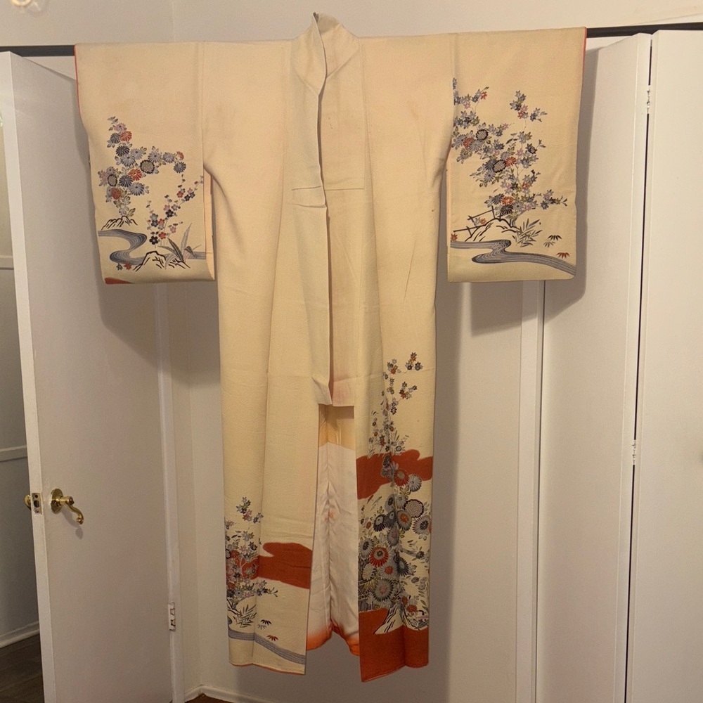 Elegant silk Floral Kimono Robe with hand paint.
